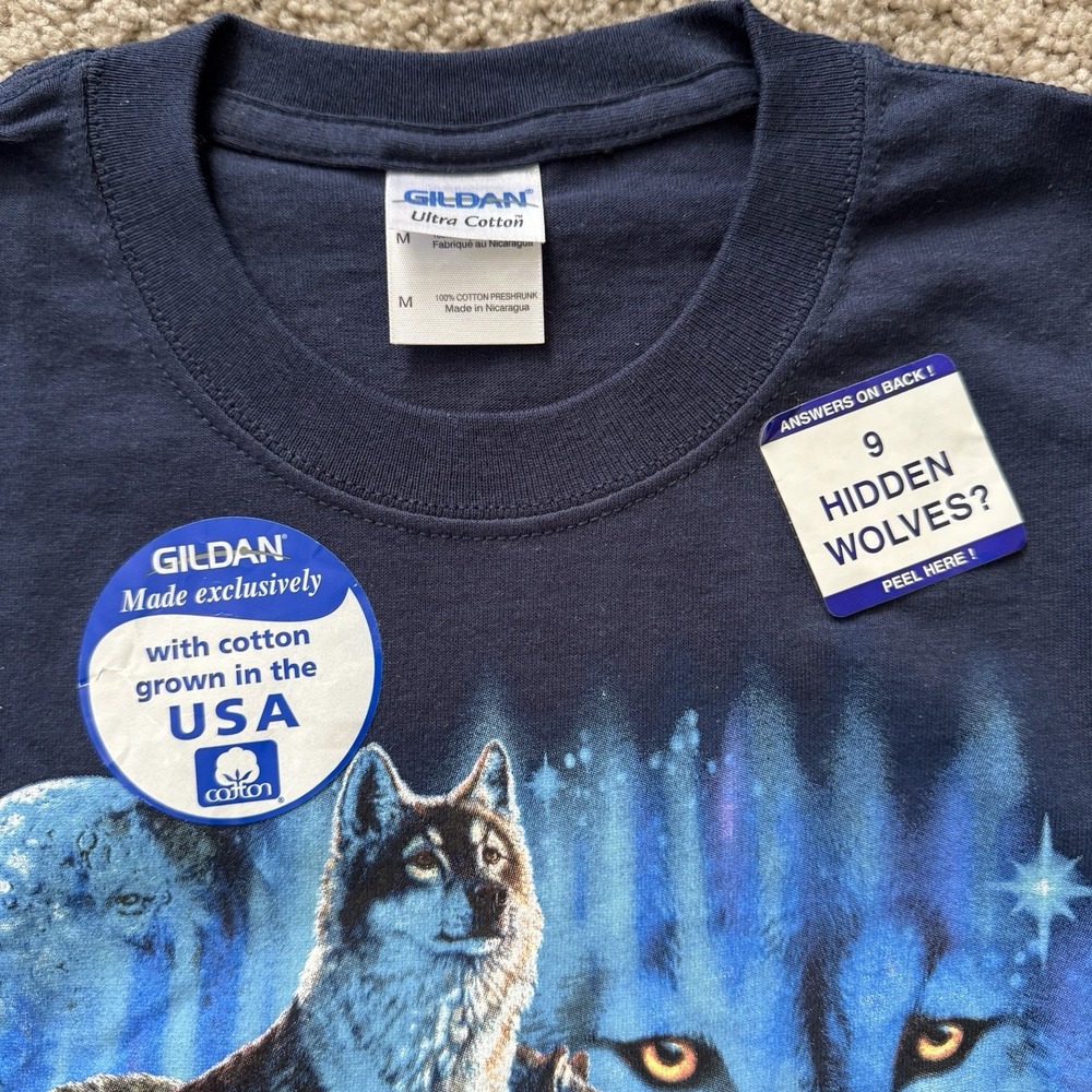 Gildan Ultra Cotton Northern Lights Alaska 9 Hidden Wolves Graphic T-Shirt M - Picture 3 of 5